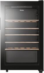 Haier HWS33GG Weinkühlschrank / 33 Flaschen / 83 cm Höhe / 1 Zone/UV undurchlässige Glastür / 5 Holzablagen/LED Beleuchtsystem/Vibrationsarmer Kompressor/hOn App, Schwarz