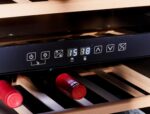 Wolkenstein WTS49DW | Stand Weinkühlschrank | Vinothek | 2 Temperaturzonen | Platz für 49 Flaschen | Touch Control Display | Schwarz | 86 x 48 cm